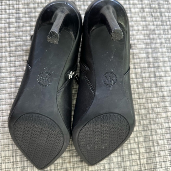 MICHAEL Michael Kors Leather Dorothy Flex Mid Booties - Picture 13 of 14